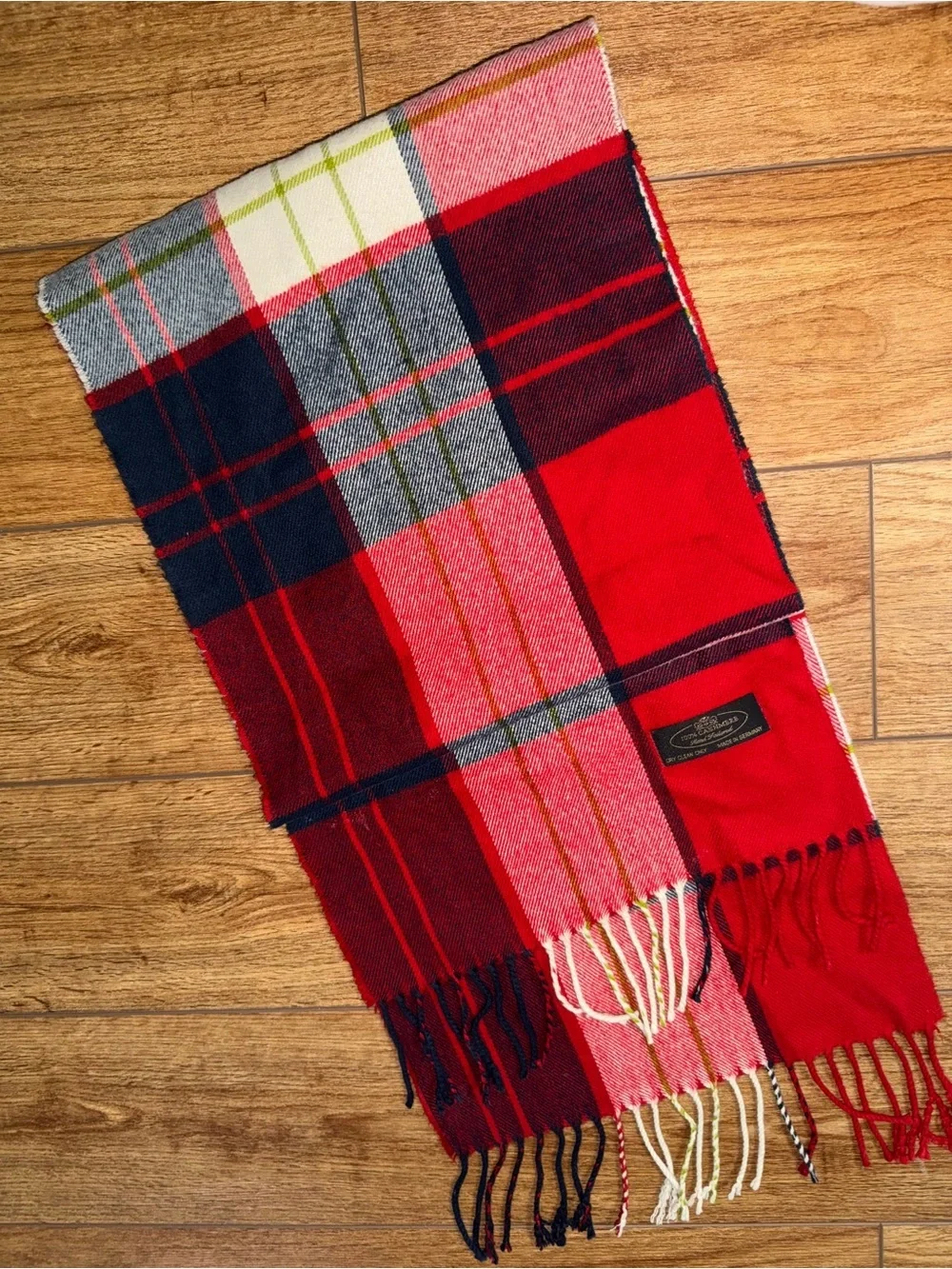 Red 100% cashmere plaid hand tailored scarf. -Germany